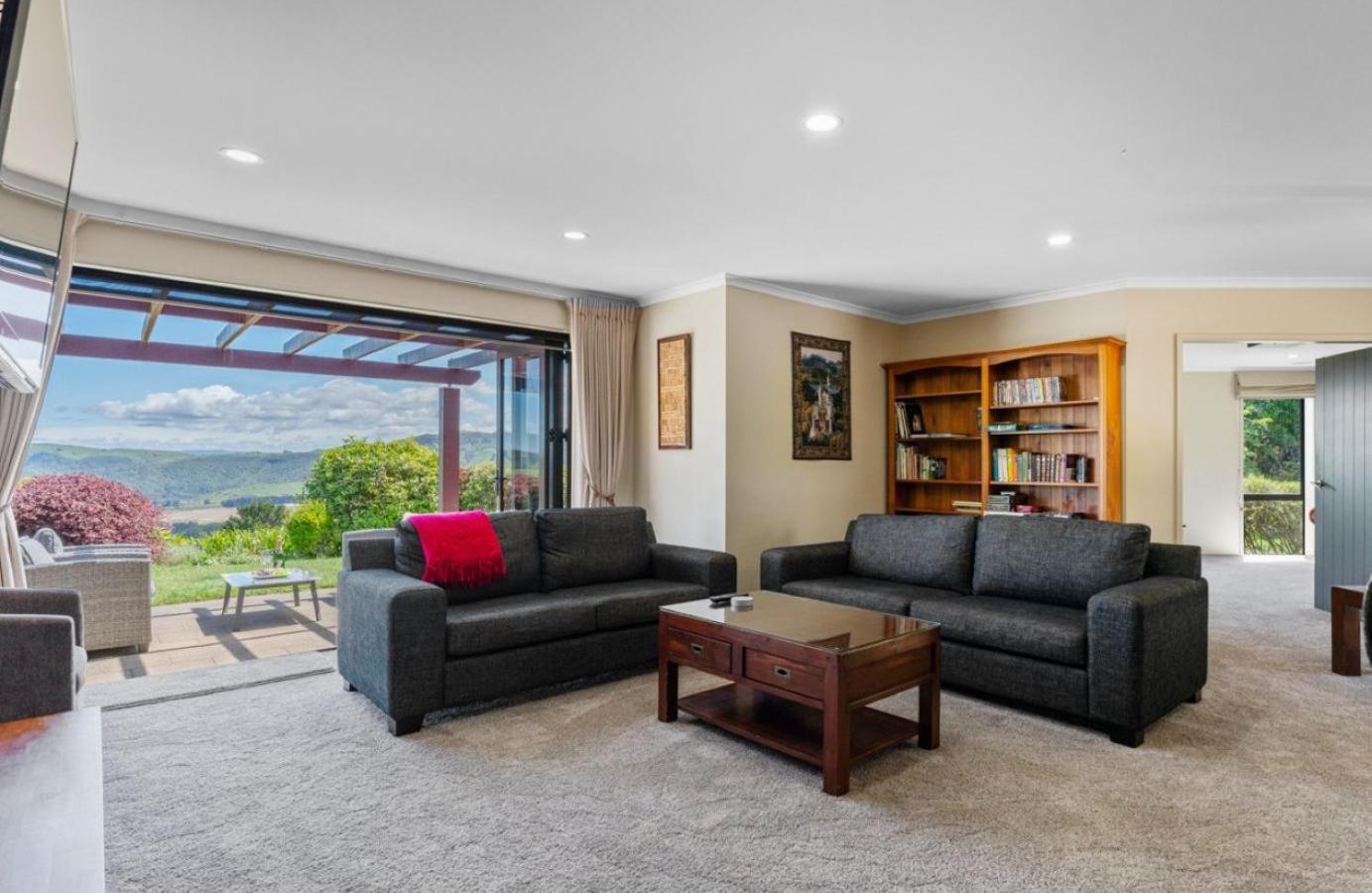 Scenic Solitude - Wake Up To Lake And Mountain Views! Taupo Luaran gambar